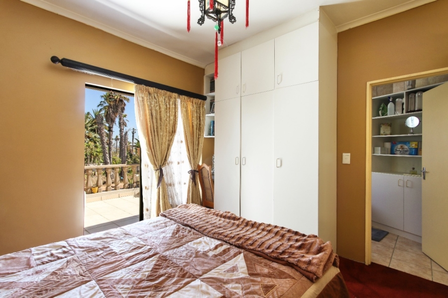 To Let 6 Bedroom Property for Rent in Sunset Beach Western Cape